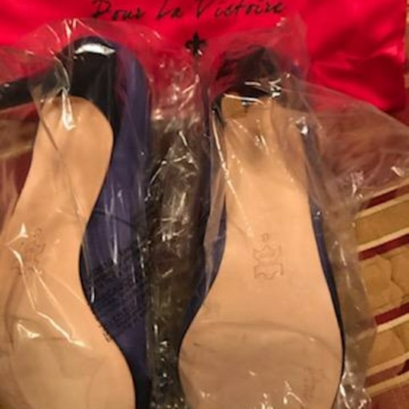 Shoes - Picture 5 of 7